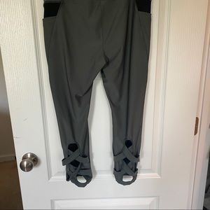 Green active leggings with pockets leg design✨